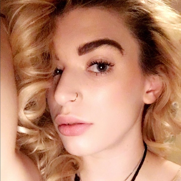 Meet your Posher, Kat - Picture 1 of 1